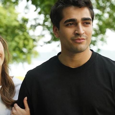 عفراء ساراتش أوغلو و ميرت رمضان ديمير - صورة من حساب Yalı Çapkını على تويتر