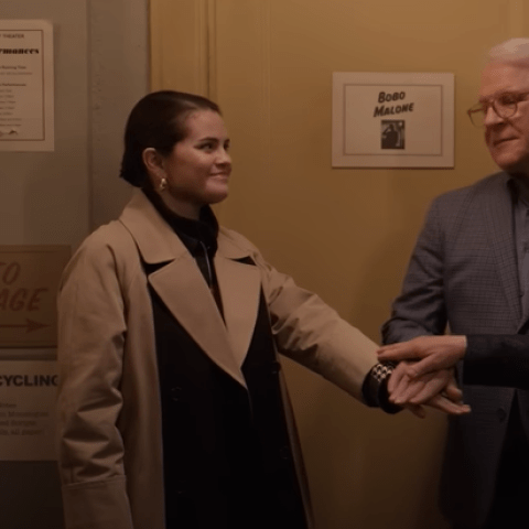 سيلينا غوميز مع مارتن شورت وستيف مارتن في Only Murders in the Building