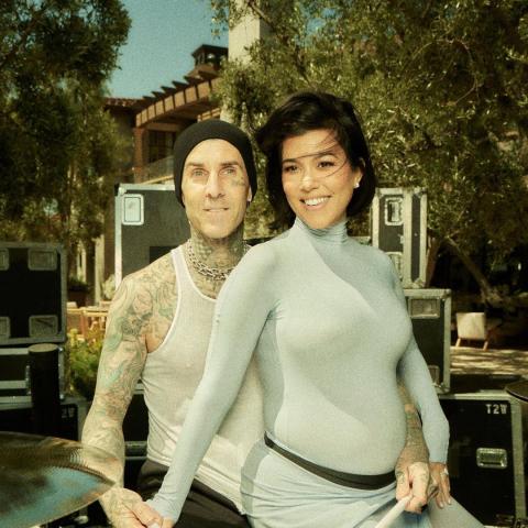 كورتني كارداشيان وترافيس باركر- انستقرام @kourtneykardash