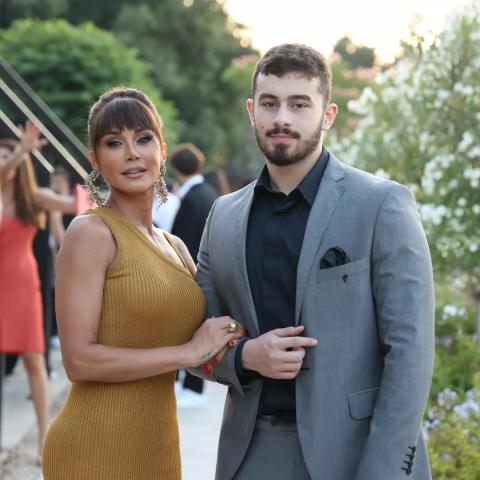 كاريس بشار برفقة ابنها مجد - صورة من إنستقرام