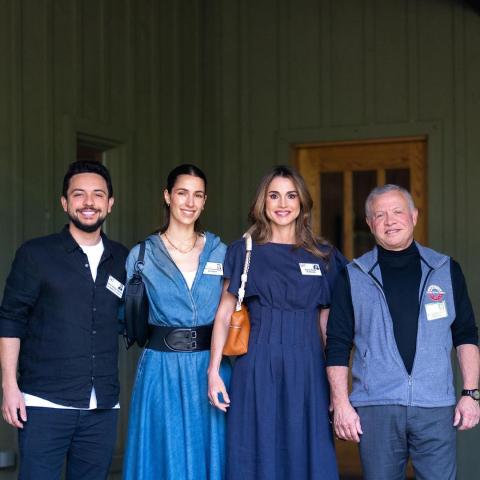 الملك عبدالله الثاني والملكة رانيا العبدالله والأميرة رجوة والأمير الحسين- انستقرام @queenrania