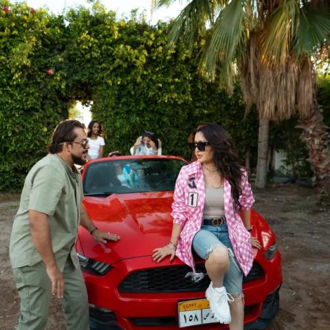 لطيفة ومنذر رياحنة ‏من كليب &quot;طب اهو&quot; - صورة من إنستقرام