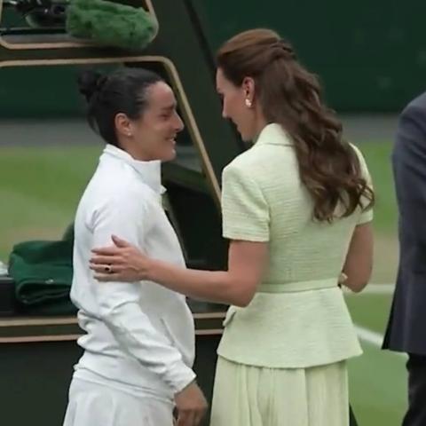 كيت ميدلتون مع أنس جابر - صورة مأخوذة من فيديو