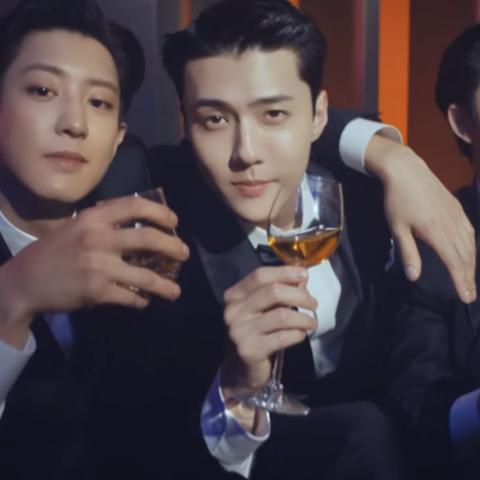 فرقة إكسو في كليب أغنية Cream Soda - تويتر