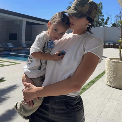 كايلي جينر مع إبنها آيري - إنستغرام