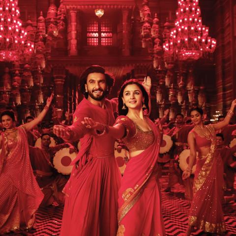 الحب والرومانسية يسيطران على فيلم Rocky Aur Rani Ki Prem