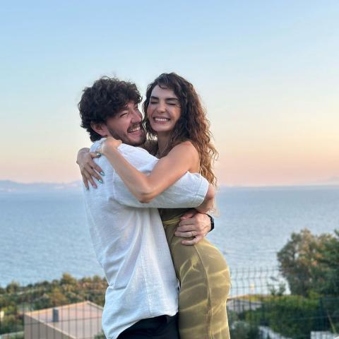 إيبرو شاهين مع زوجها - صورة من انستقرام