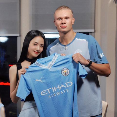 أورلينغ هالاند وجيسو من بلاكبينك - تويتر