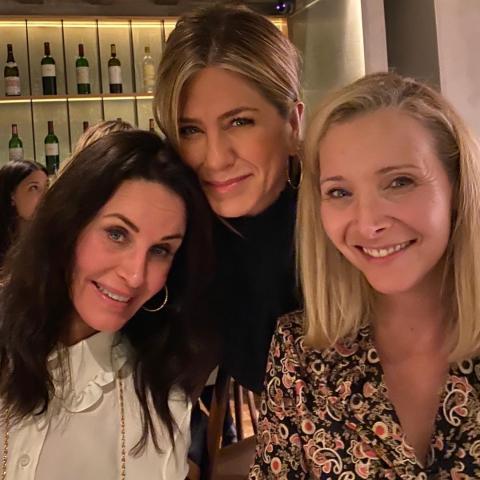 جنيفر أنيستون وليزا كودرو وكورتني كوكس- انستقرام @jenniferaniston