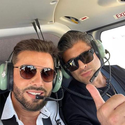 وائل كفوري بالهليكوبتر في سماء مدينة كان الفرنسية