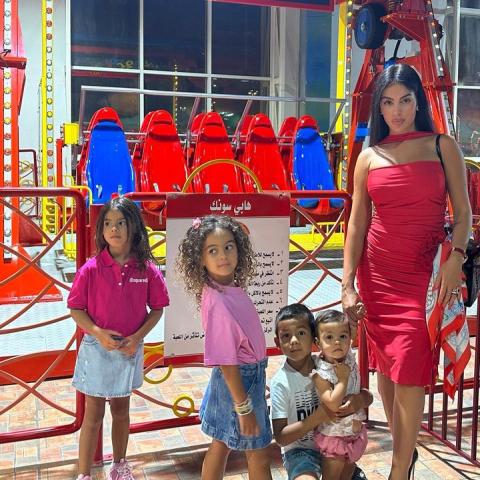 جورجينا رودريغيز - صورة من انستغرام @georginagio