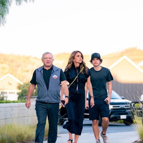 الملكة رانيا العبدالله برفقة الملك عبدالله الثاني والأمير هاشم  - صورة من إنستقرام