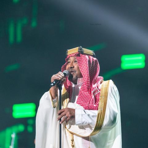 الشاب خالد بالزي الوطني السعودي - صورة من حساب Mabdoarena على تويتر