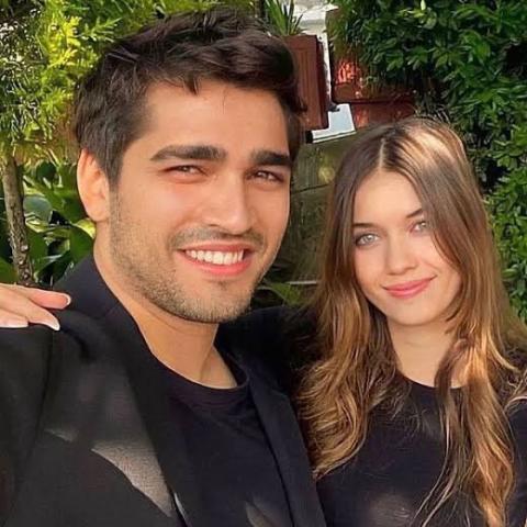 عفراء ساراتش أوغلو و ميرت رمضان ديمير - صورة من السوشيال ميديا