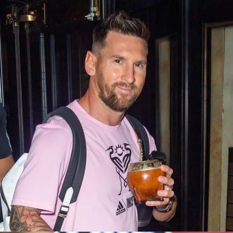 ليونيل ميسي وحارسه الشخصي ياسين الشويكي - صورة مع غوغل