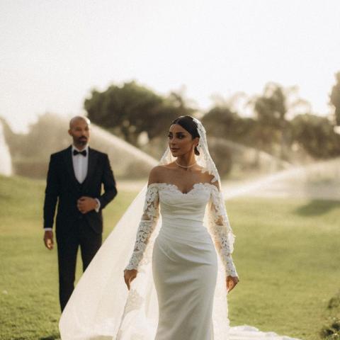 العنود سعود من جلسة تصوير زفافها - صورة من حساب Mohamed Ramadan على انستقرام