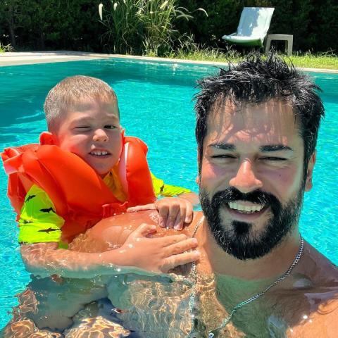 بوراك أوزجيفيت وابنه كاران - صورة من انستقرام