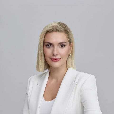 بيرجوزار كوريل - صورة من حسابها على إنستقرام