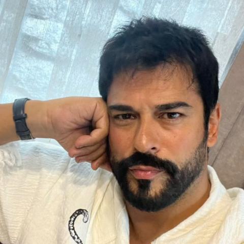 بوراك أوزجيفيت - صورة من انستقرام