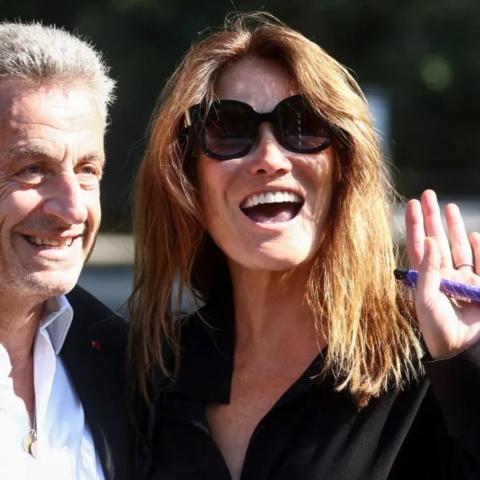 نيكولا ساركوزي وزوجته كارلا بروني - صورة من غوغل