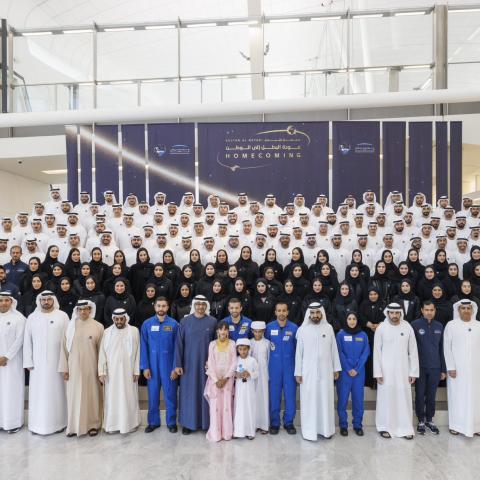 استقبال سلطان النيادي في الإمارات - صورة من تويتر