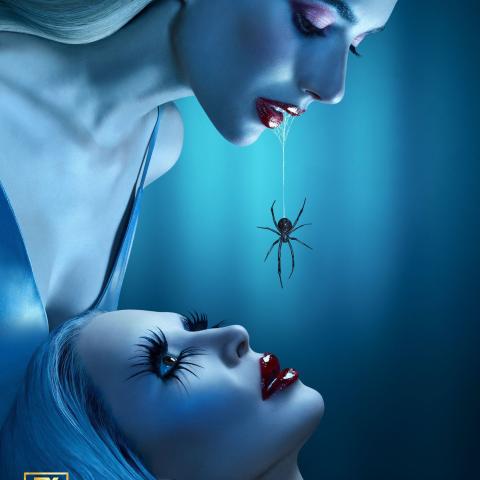 إيما روبرتس وكيم كارداشيان - تويتر