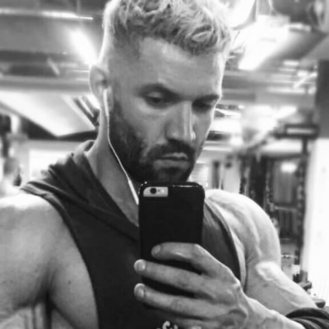 نيل كاري Neil Currey - إنستغرام