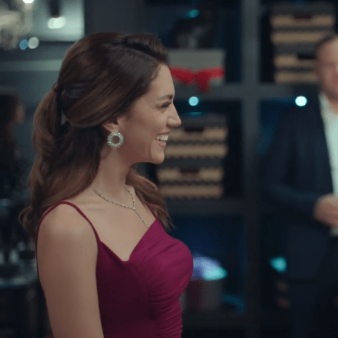 مسلسل كريستال الحلقة 53 - مصدر الصورة شاهد