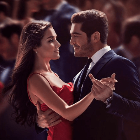 مسلسل شخص آخر الحلقة الأولى Bambaşka Biri - مصدر الصورة تويتر