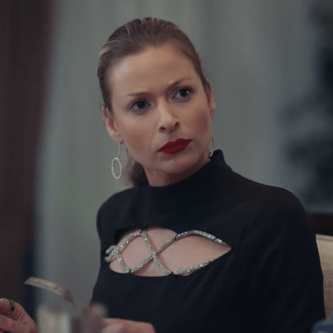 مسلسل كريستال الحلقة 55 - مصدر الصورة شاهد