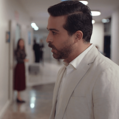 مسلسل كريستال الحلقة 61 - مصدر الصورة شاهد