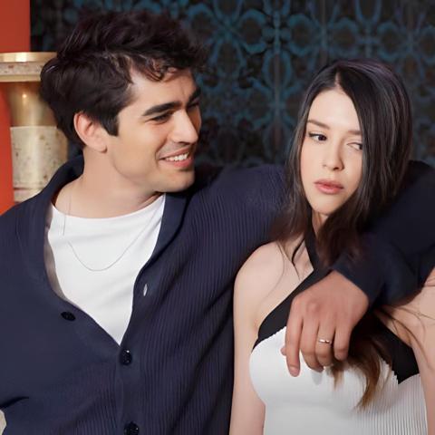 مسلسل الطائر الرفراف Yalı Çapkını - فريد و بيلين - مصدر الصورة تويتر