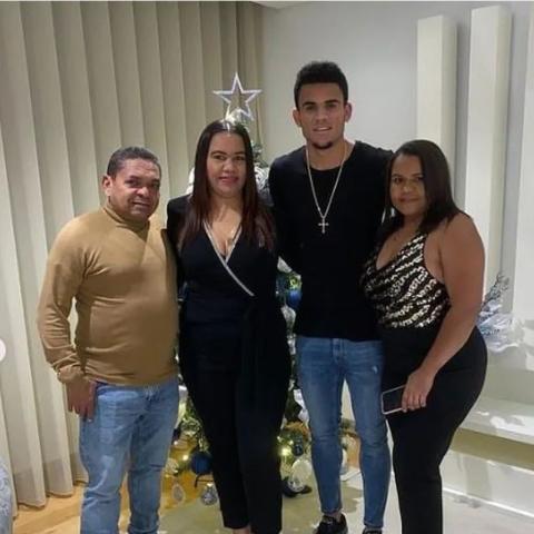 لويس دياز وعائلته - صورة من إنستقرام