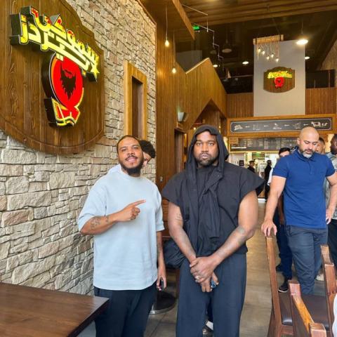 كاني ويست مع مغني الراب السابق مطاع بيل - صورة من إكس