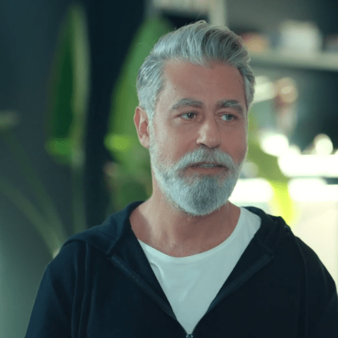 علي منيمنة - الكينج في مسلسل كريستال - مصدر الصورة شاهد