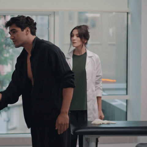 مسلسل الطائر الرفراف -فريد - جيمري جوميلي Cemre Gümeli - مصدر الصورة شاهد