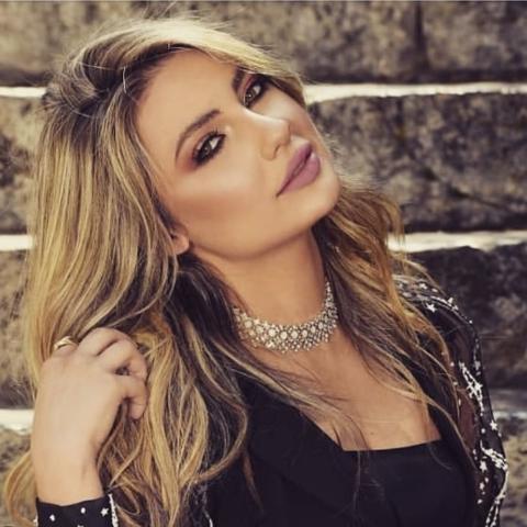 أنجيلا بشارة - صورة من انستقرام