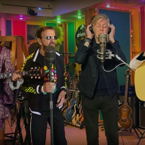 فرقة بيتلز - تويتر