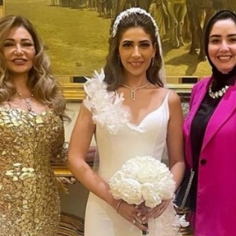 ليلى علوي بحفل زفاف ابنة شقيقها