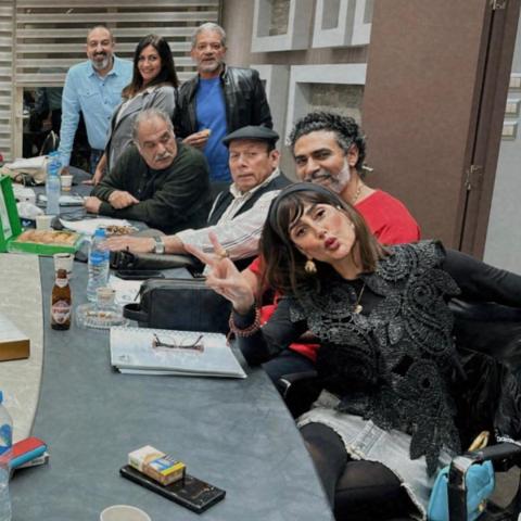 غادة عبد الرازق وأبطال مسلسلها برمضان