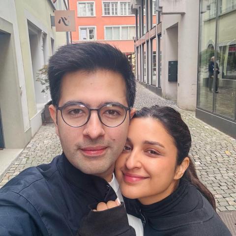 بارنيتي شوبرا Parineeti Chopra وزوجها - صورة من انستقرام