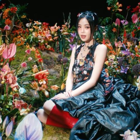 سوجين - صورة معدلة من السوشيال ميديا