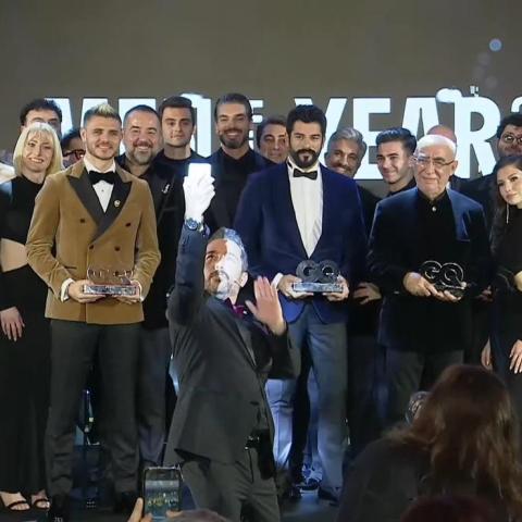 بوراك أوزجيفيت والنجوم الفائزون في حفل GQ Men Of The Year