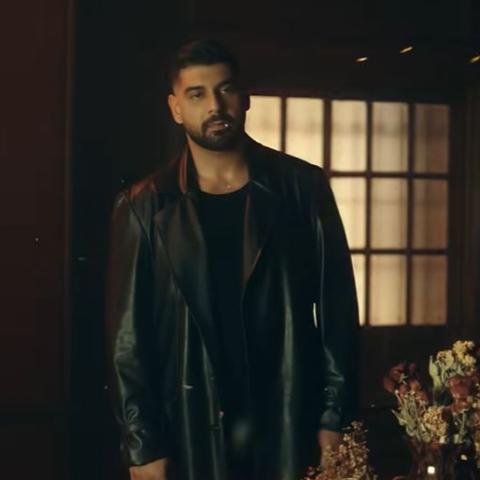 آدم - صورة من كليب أغنية &quot;قرار صعب&quot;