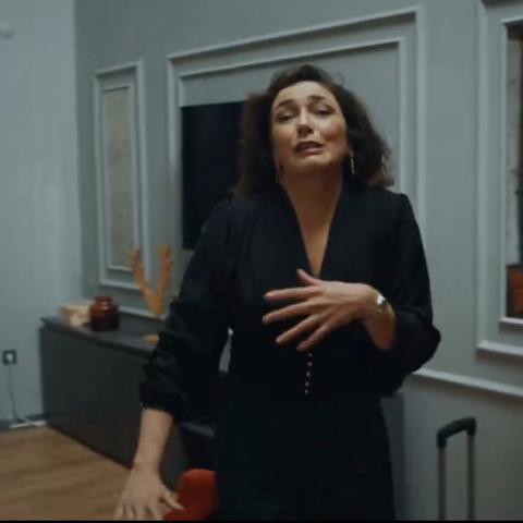 مشهد من مسلسل المتوحش الحلقة 14 Fox التركية