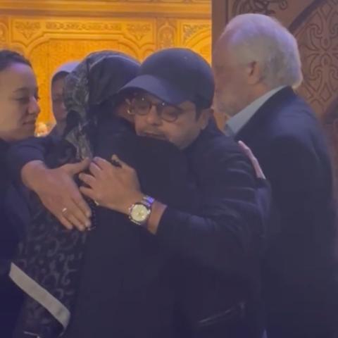 محمد هنيدي من عزاء الراحل اشرف عبد الغفور