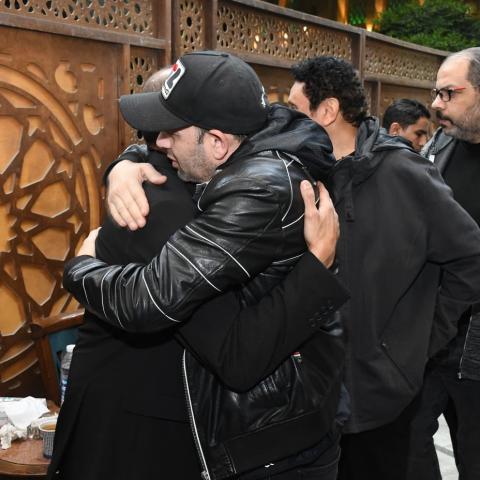 مصطفى قمر في عزاء عادل أنور