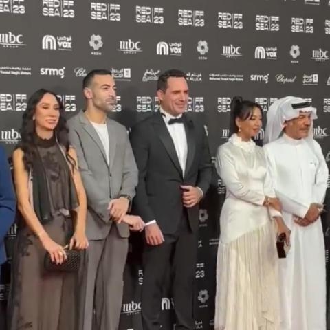 ظافر العابدين مع نجوم فيلمه &quot;إلى إبني&quot;