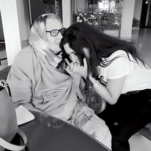 لطيفة التونسية ووالدتها الراحلة - صورة من إنستقرام