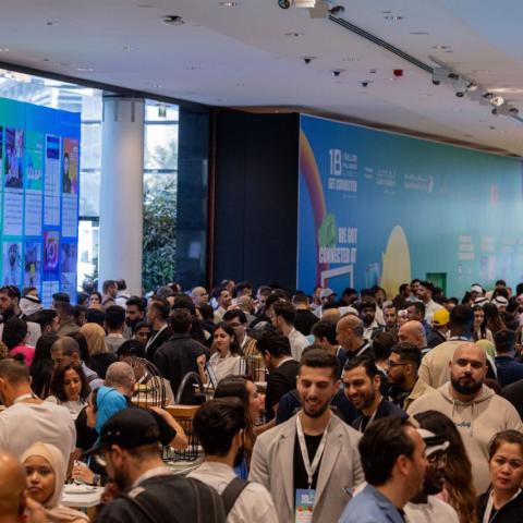 صورة من أجواء اليوم الأول لـ قمة المليار متابع